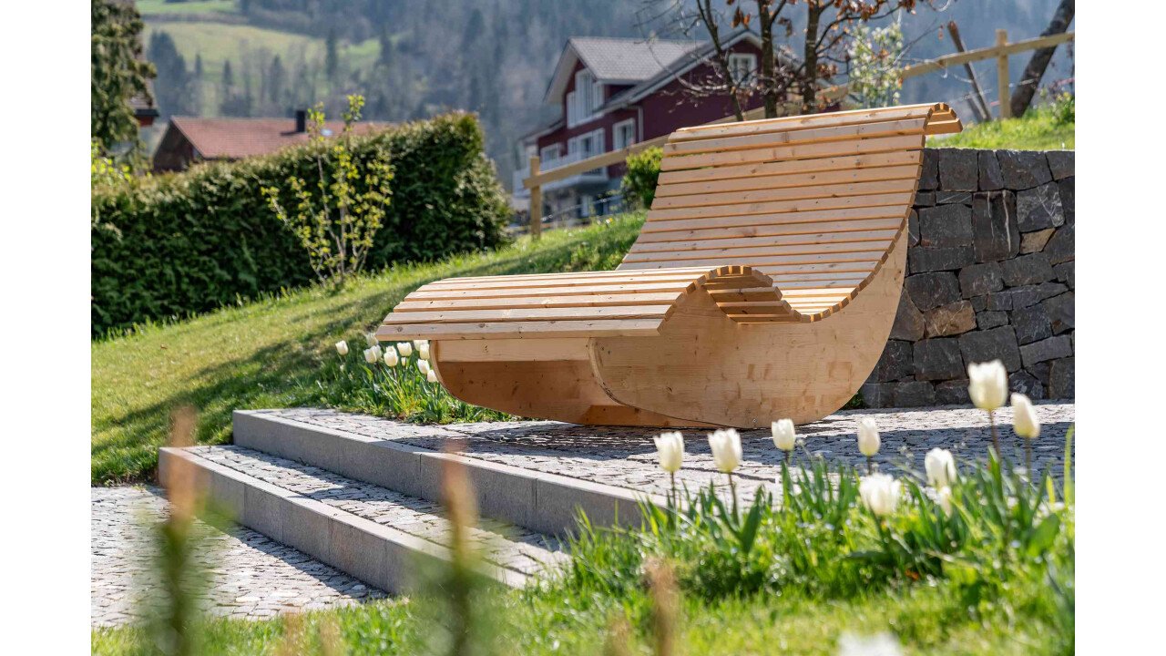 Sonnenliege aus Schweizer Holz