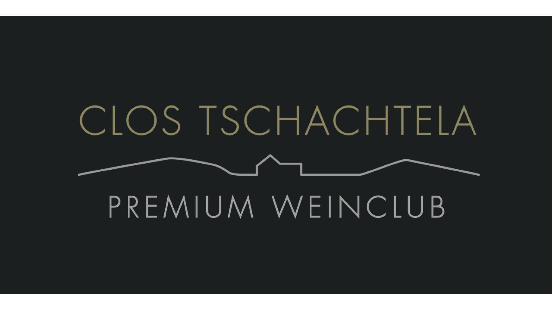 Logo with the text Clos Tschachtela Premium Weinclub in gold and gray on a black background, with a minimalist outline of a building and hills beneath the text.