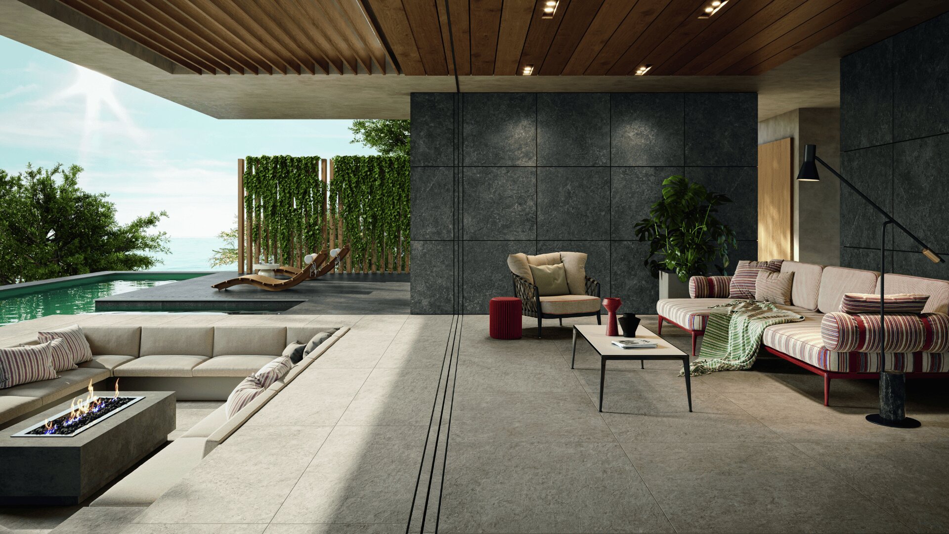 Moderne Außenterrasse mit einer versenkten Feuerstelle, einem Pool, Loungesesseln, einer grünen Wand, stilvollen Sofas, Topfpflanzen und einer Mischung aus Holz- und Steinoberflächen unter einer teilweise überdachten Decke.