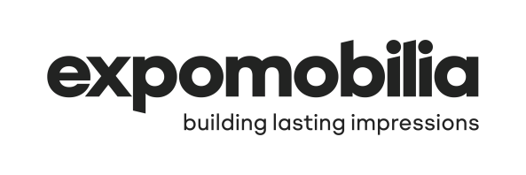 Schwarzes Logo mit dem Wort „Expomobilia“ in fetten Kleinbuchstaben und dem Slogan „Building Lasting Impressions“ darunter in kleinerer Schrift.