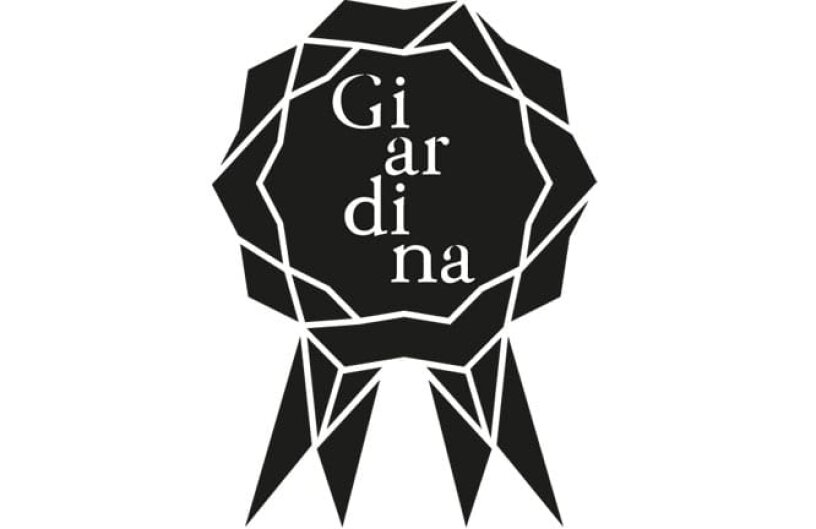 Die Form eines schwarzen geometrischen Bandes mit dem Wort „Giardina“ in vertikaler und versetzter weißer Schrift in der Mitte.