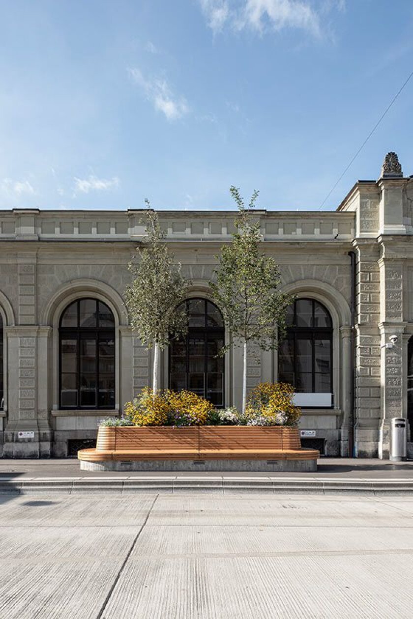 Bahnhof Schaffhausen Sitzbank aus Holz