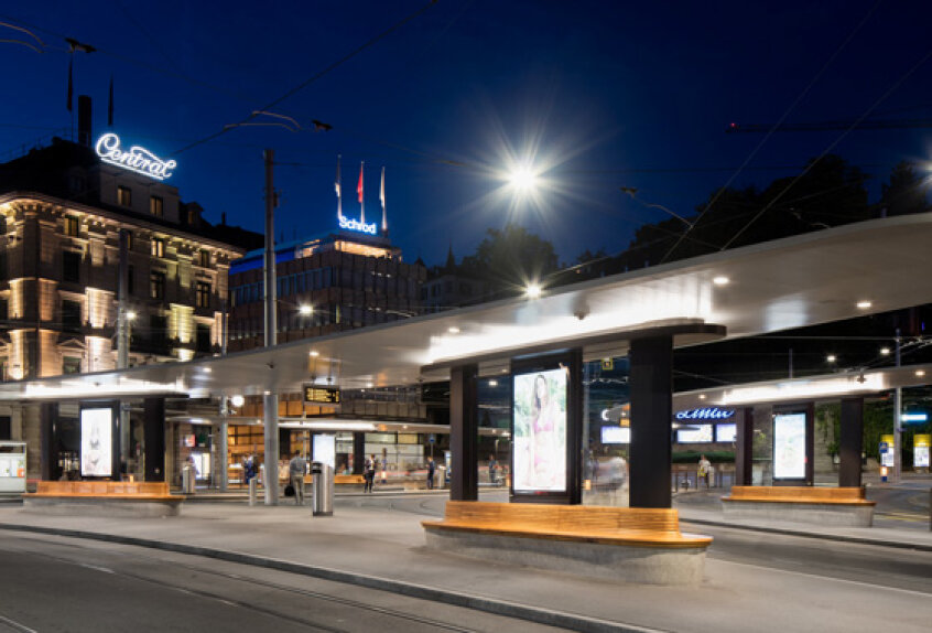 Rundbänke an der Tramhaltestelle Zürich Central