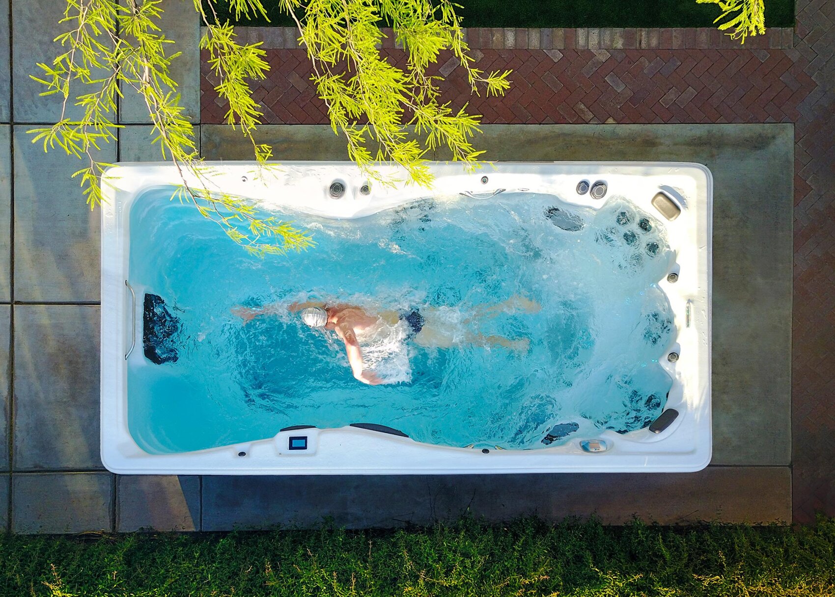 Swim Spa Schwimmbad und Whirlpool in einem Softub Schweiz